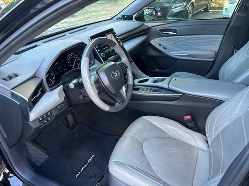 Used 2019 Toyota Avalon Limited FWD image 12