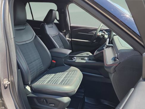 Used 2025 Ford Explorer ST-Line w/ Premium Package RWD image 15