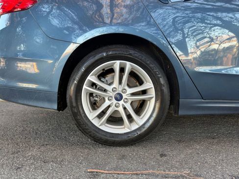 Used 2018 Ford Fusion SE w/ Fusion SE Technology Package image 36