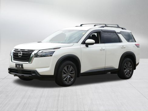Certified 2024 Nissan Pathfinder SV AWD/4WD image 3