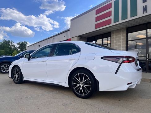 Used 2023 Toyota Camry SE w/ Cold Weather Package FWD image 3