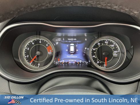 Used 2023 Jeep Cherokee Altitude Lux image 11