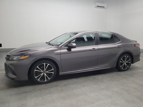 Used 2018 Toyota Camry SE FWD image 2