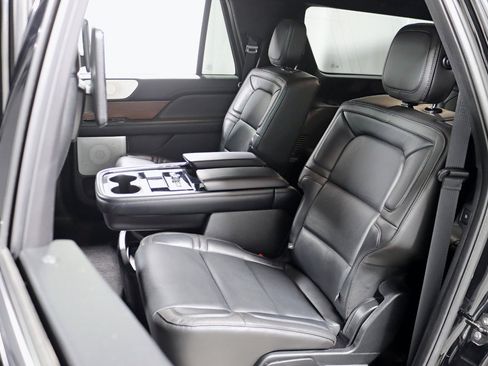 Used 2018 Lincoln Navigator L Reserve w/ Technology Package AWD/4WD image 33
