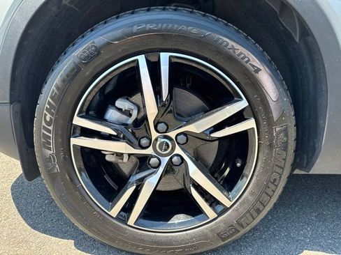 Used 2025 Volvo XC40 B5 Core AWD/4WD image 9