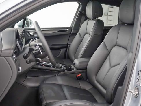 Used 2026 Porsche Macan AWD/4WD image 5