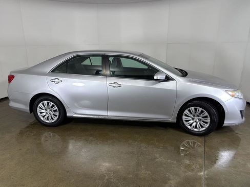 Used 2014 Toyota Camry LE FWD image 9