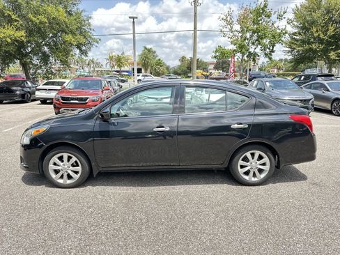 Used 2017 Nissan Versa FWD image 2