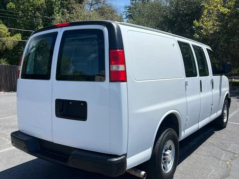 Used 2015 Chevrolet Express 2500 RWD image 8
