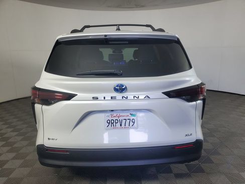 Used 2025 Toyota Sienna XLE w/ XLE Plus Package FWD image 5