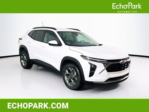 Used 2025 Chevrolet Trax LT w/ LT Convenience Package image 1