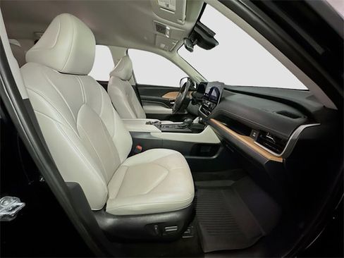 Used 2024 Toyota Grand Highlander Limited image 36