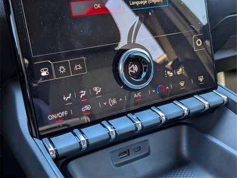 Used 2025 GMC Terrain Elevation w/ Black Edition image 12