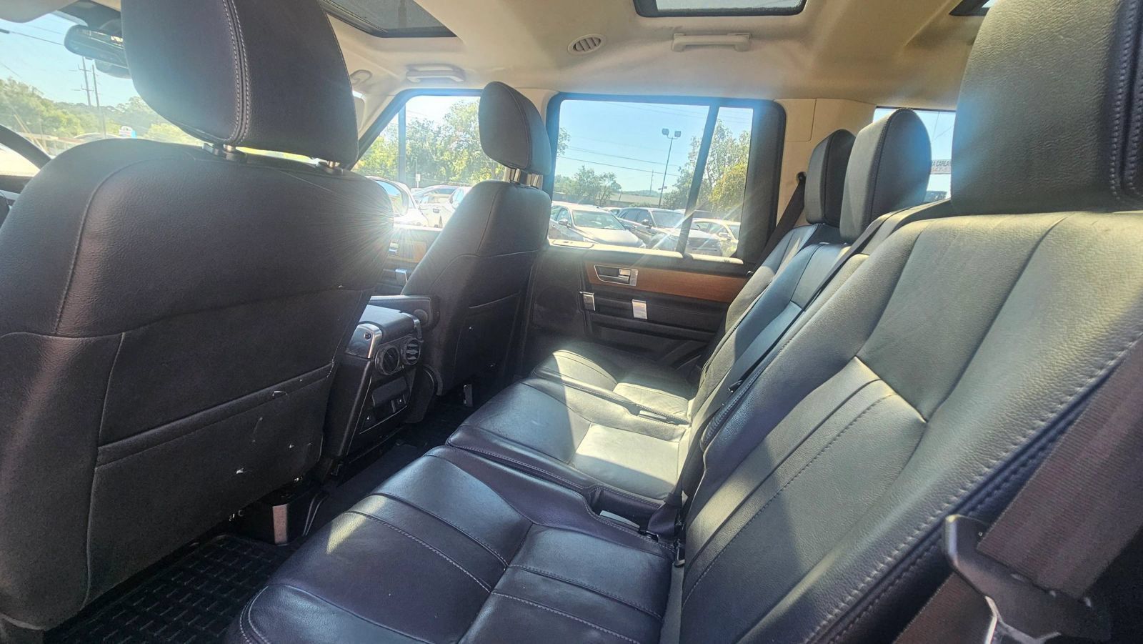 Used 2016 Land Rover LR4 HSE Silver Edition AWD/4WD image 5