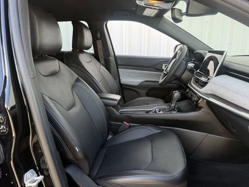 Used 2023 Jeep Compass Latitude AWD/4WD image 29