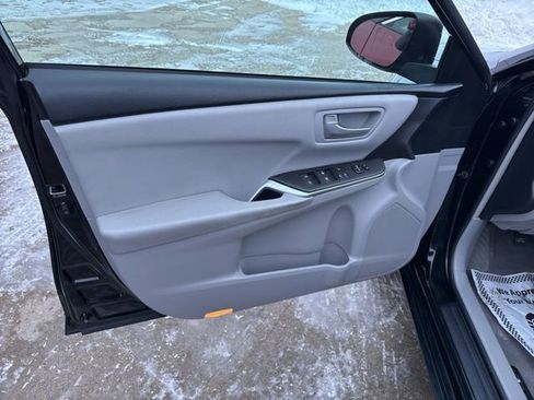 Used 2017 Toyota Camry LE image 22