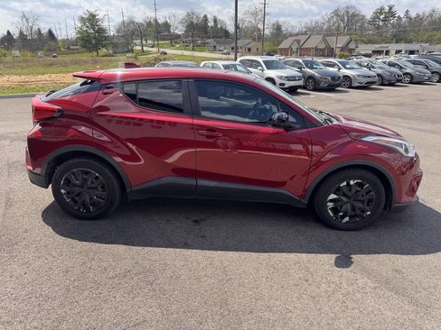 Used 2019 Toyota C-HR LE FWD image 6