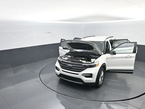 Certified 2024 Ford Explorer XLT w/ Equipment Group 202A image 35