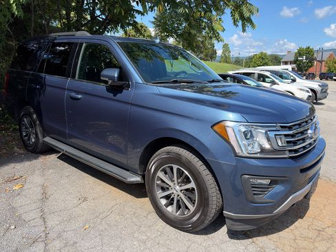 Used 2019 Ford Expedition XLT w/ Equipment Group 202A AWD/4WD image 2