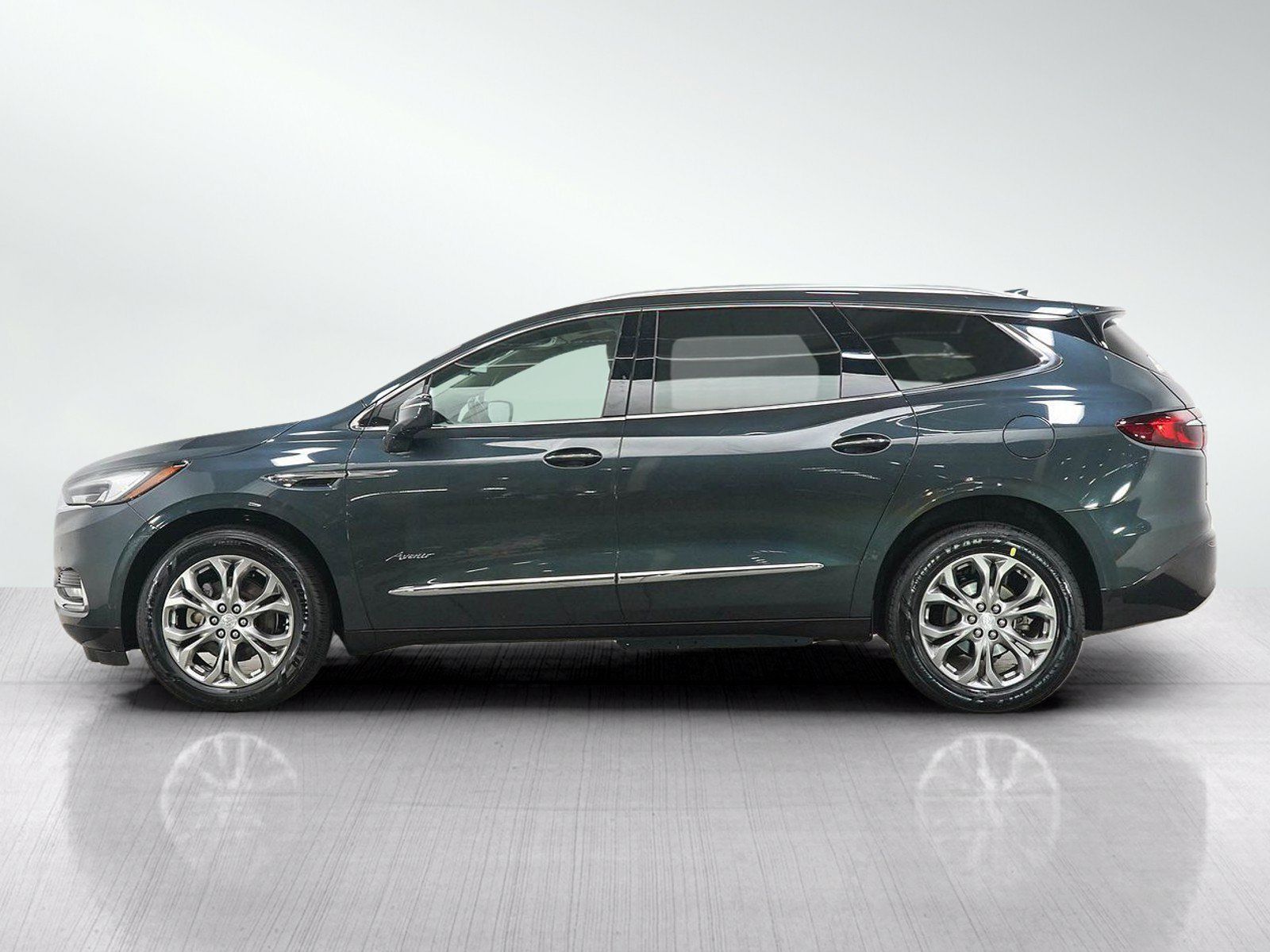 Used 2018 Buick Enclave Avenir w/ Avenir Technology Package AWD/4WD image 2