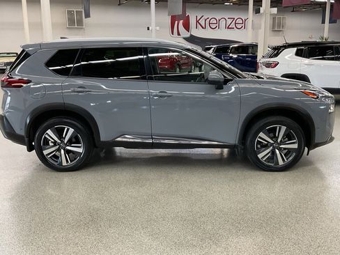 Used 2023 Nissan Rogue SL w/ SL Premium Package image 4