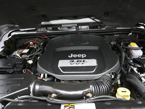 Used 2013 Jeep Wrangler Sahara w/ Dual Top Group AWD/4WD image 26