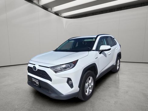 Used 2021 Toyota RAV4 XLE w/ Convenience Package image 2