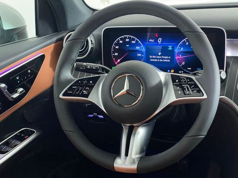 Used 2026 Mercedes-Benz GLC 300 4MATIC image 16