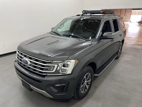 Used 2019 Ford Expedition XLT w/ Equipment Group 202A AWD/4WD image 16