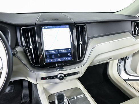 Used 2023 Volvo XC60 B5 Ultimate FWD image 15