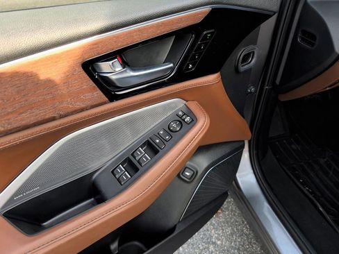 Used 2025 Acura MDX SH-AWD w/ Advance Package image 17