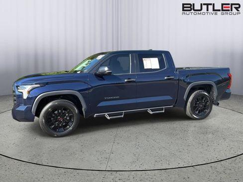 Used 2022 Toyota Tundra SR5 w/ Convenience Package RWD image 3