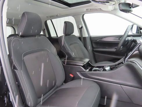 Used 2023 Jeep Grand Cherokee Laredo image 27