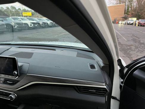 Used 2025 Nissan Altima 2.5 SV image 34