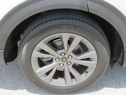 Used 2023 Ford Explorer XLT w/ Equipment Group 202A RWD image 11