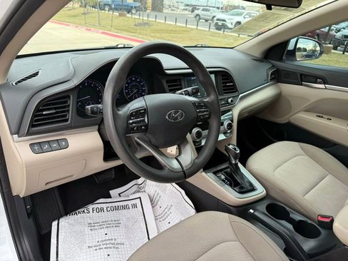 Used 2019 Hyundai Elantra SEL image 12