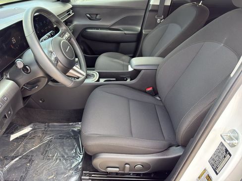 Used 2025 Hyundai Kona SEL image 11