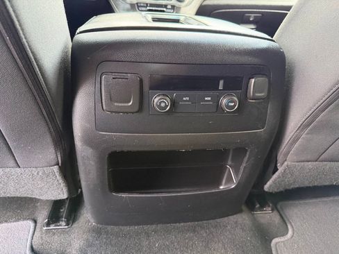 Used 2018 GMC Yukon SLE w/ SLE Value Package AWD/4WD image 13