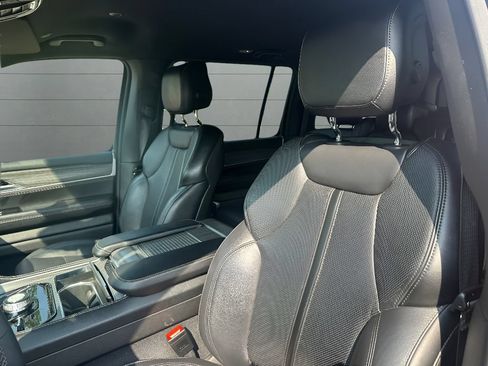 Used 2024 Jeep Wagoneer Series II w/ Flexible Seating Group AWD/4WD image 23