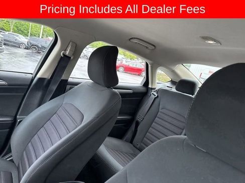 Used 2017 Ford Fusion SE w/ Fusion SE Technology Package FWD image 5