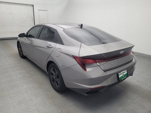 Used 2022 Hyundai Elantra SEL w/ Preferred Accessory Package FWD image 5