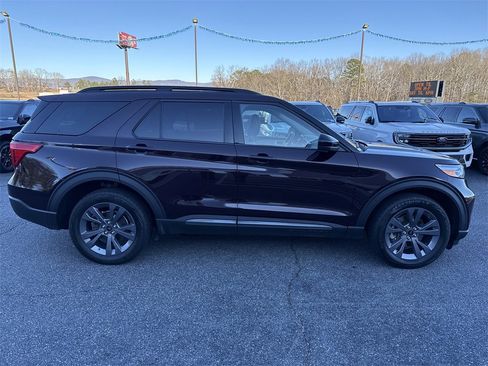 Used 2023 Ford Explorer XLT w/ Equipment Group 202A image 8