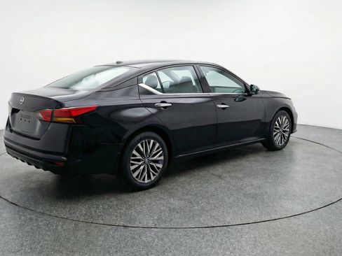 Used 2025 Nissan Altima 2.5 SV image 9