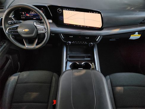 Used 2025 Chevrolet Suburban LS image 26