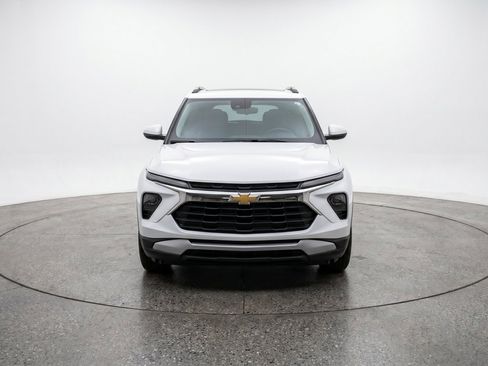 Used 2025 Chevrolet TrailBlazer LT FWD image 2