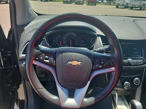Certified 2020 Chevrolet Trax LT w/ Sun & Sound Package AWD/4WD image 28
