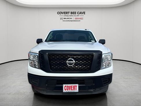 Used 2019 Nissan Titan S image 2