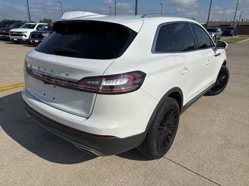 Used 2022 Lincoln Nautilus FWD w/ Premium Package image 11