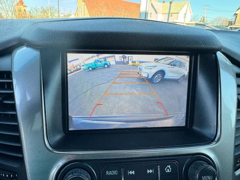 Used 2016 Chevrolet Suburban LT w/ Luxury Package AWD/4WD image 4