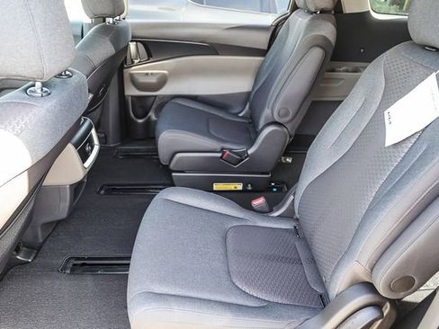 New 2026 Kia Carnival LX FWD image 20